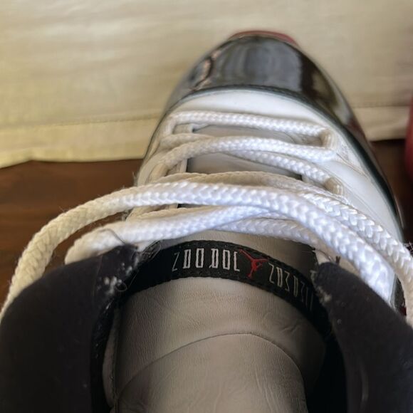 Athletic_Shoes